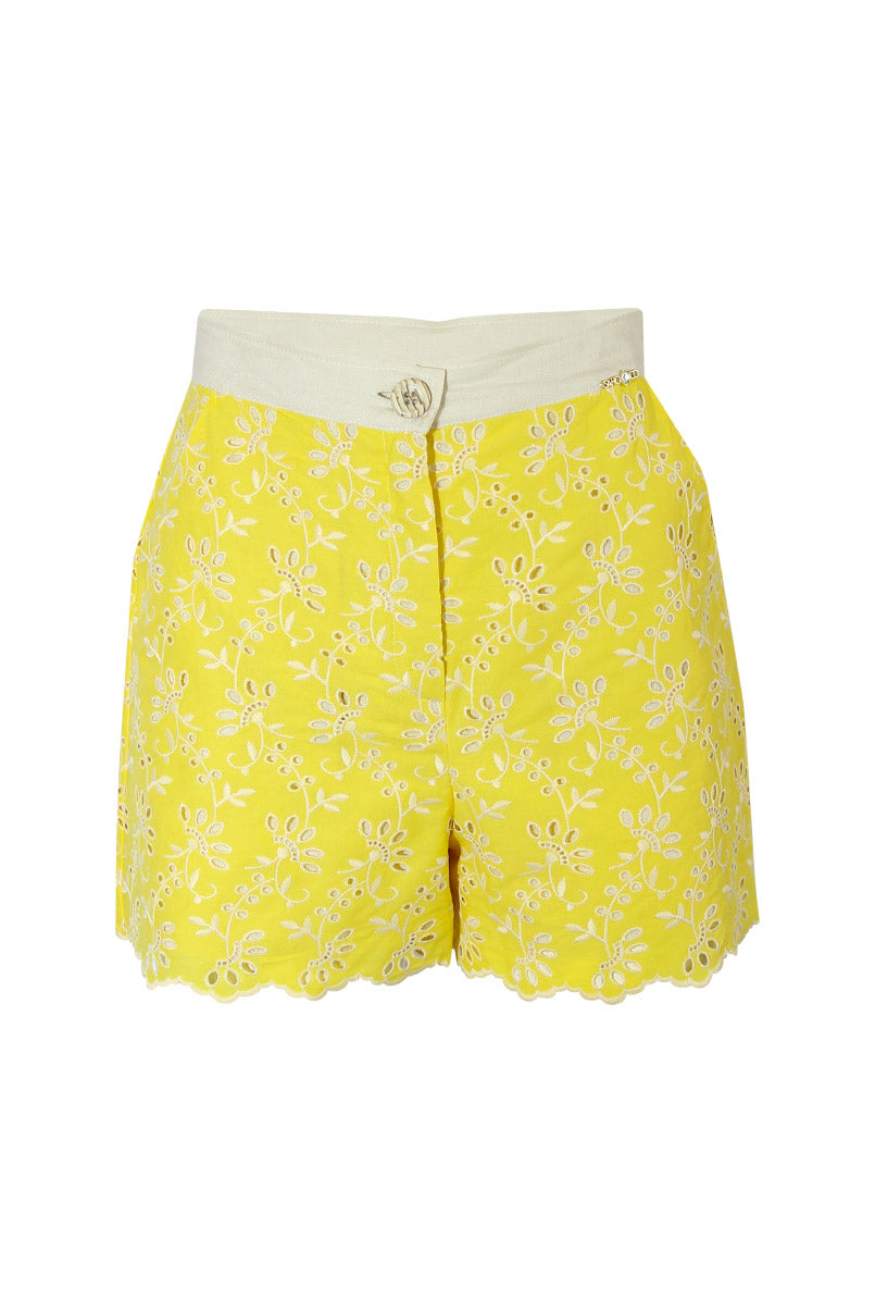 Calções em bordado inglês