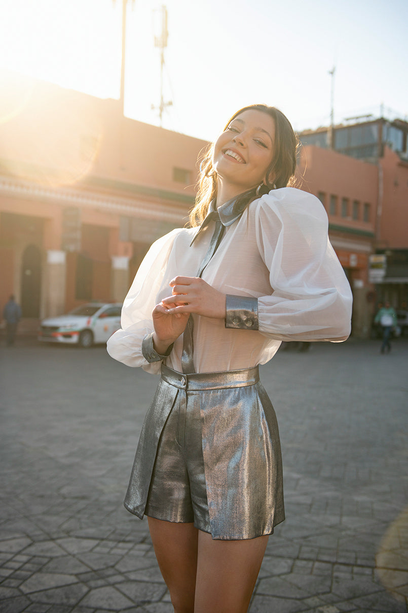 Camisa de organza pormenores metalizados