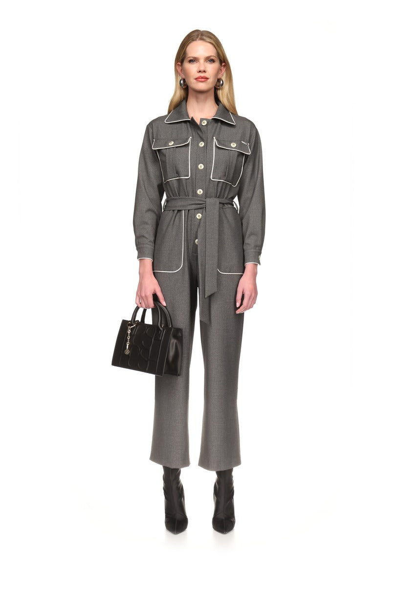 Macacão bolsos debruados em contraste