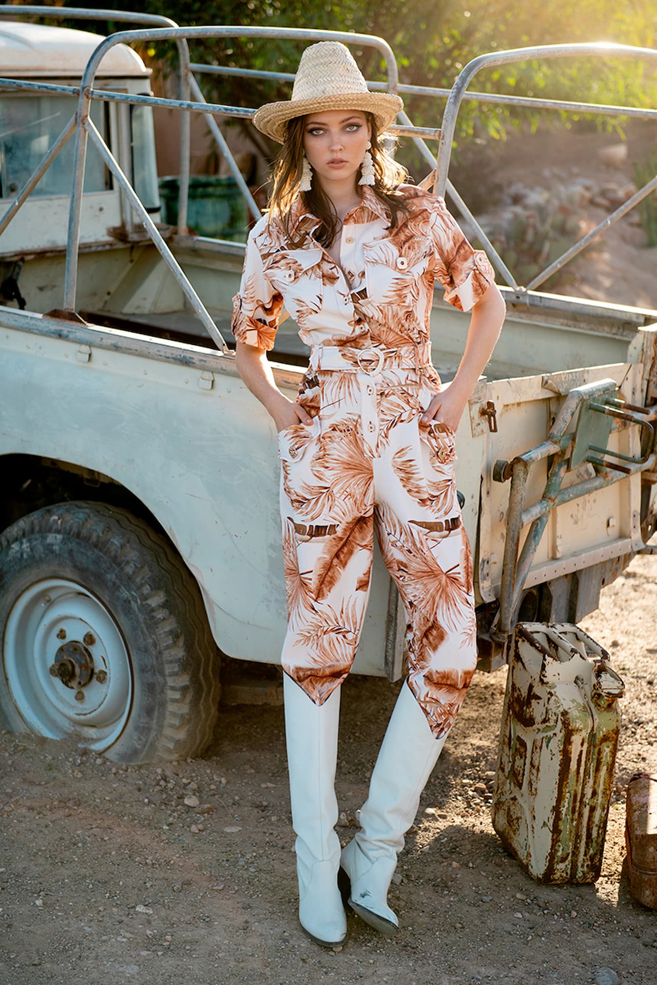 Jumpsuit amplo estampado tropical