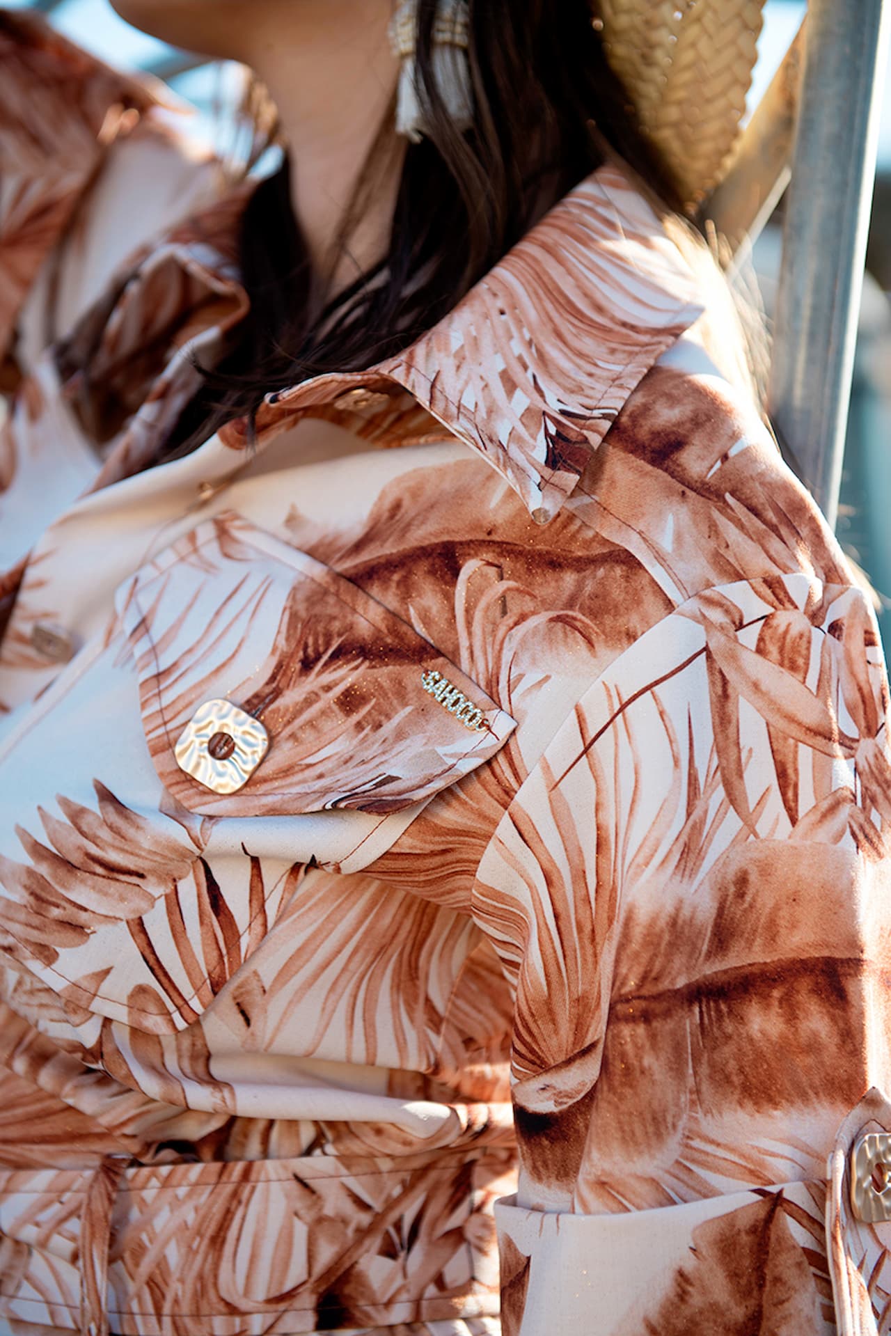 Jumpsuit amplo estampado tropical