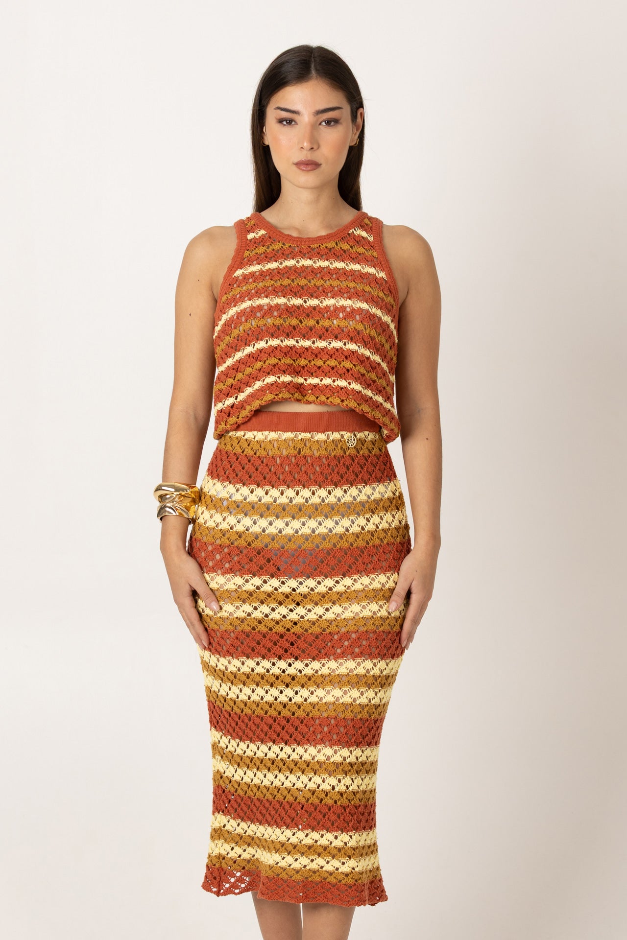 Saia de crochê multicolor SH x GM vista de frente.