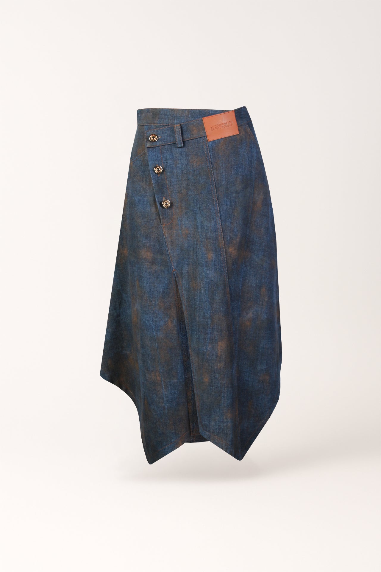 Saia Midi Assimétrica em Denim Lavado