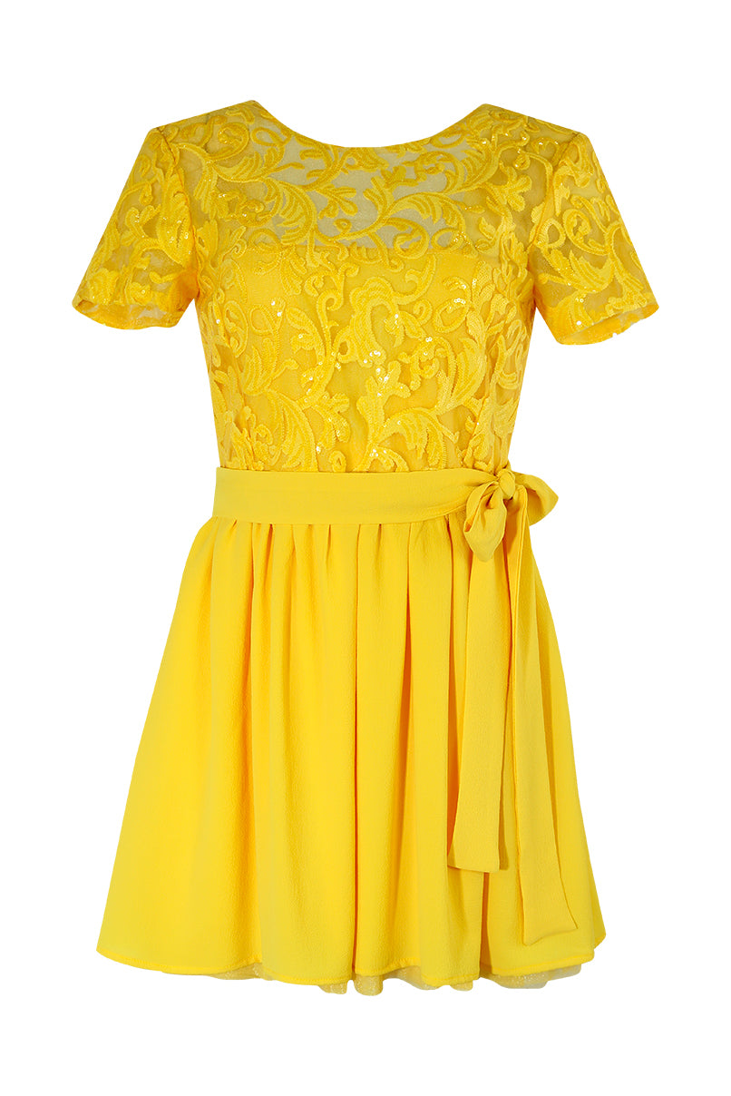 Vestido curto com tule bordado