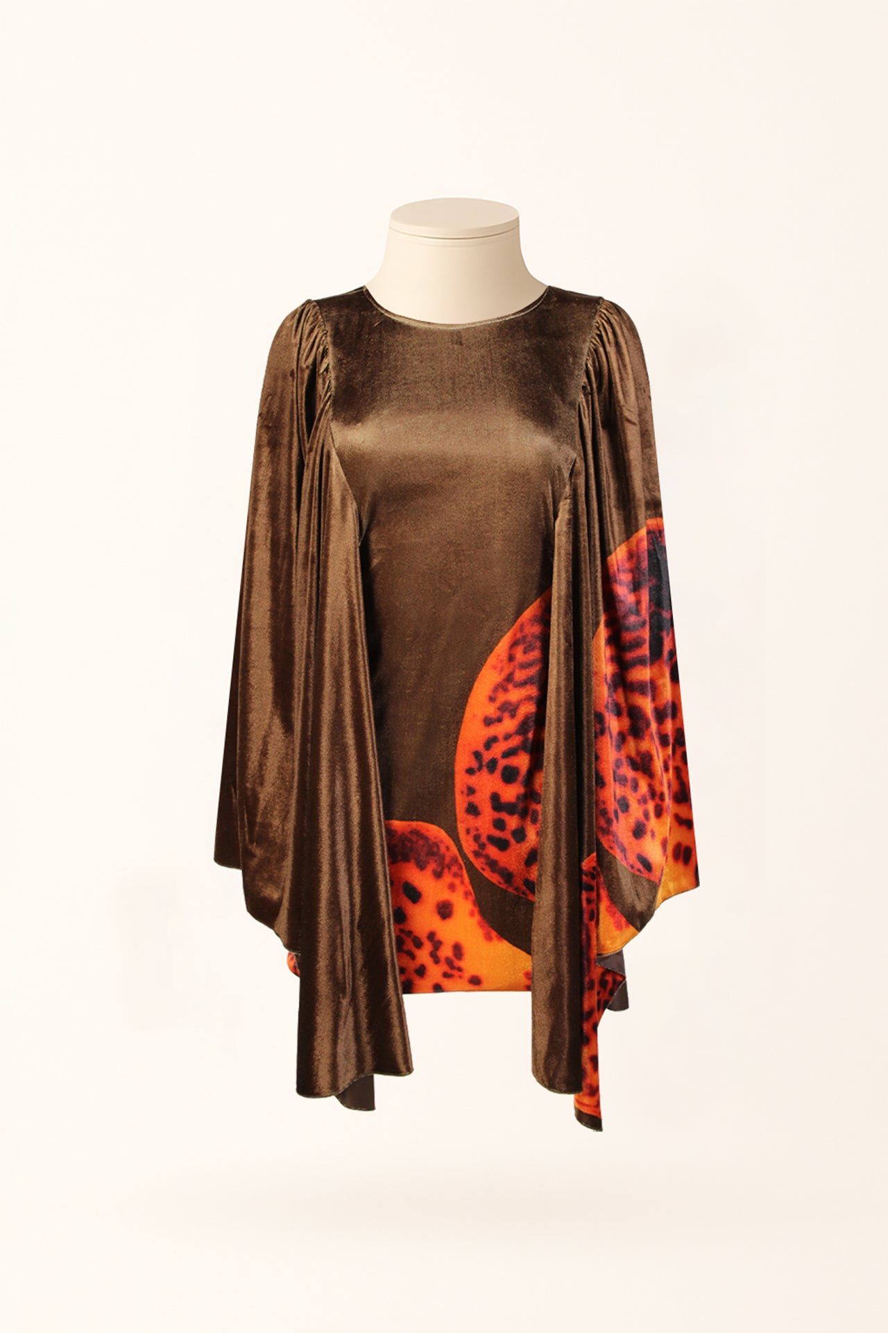 Vestido em Veludo com Estampa de Orquídea