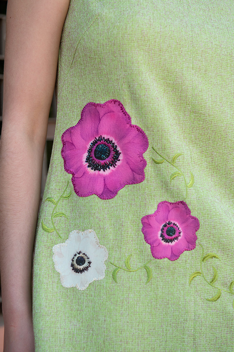 Vestido Curto Aplicação Flores