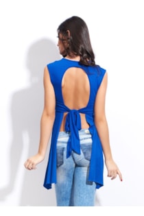 Blusa ajustada con abertura en la espalda