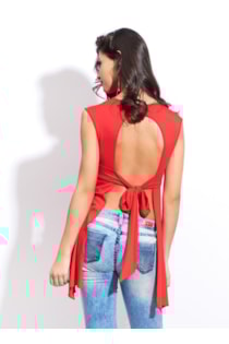 Blusa ajustada con abertura en la espalda
