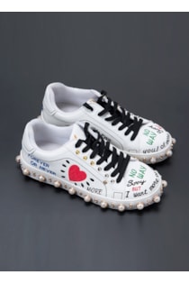 Zapatilla deportiva con bordados del Sahoco