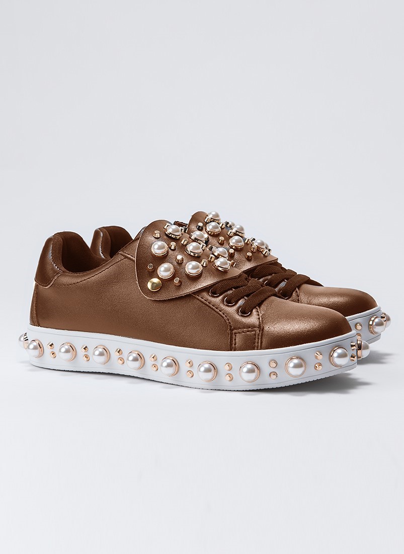 Sneaker with jewels