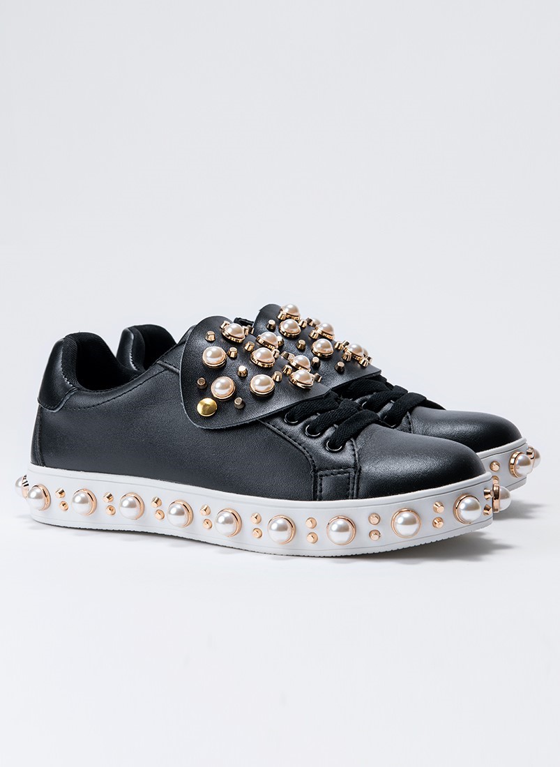 Zapatilla con joyas