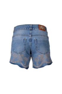 Shorts with details