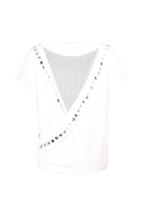 T-shirt com tachas