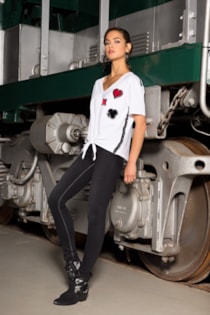 T-shirt com detalhes