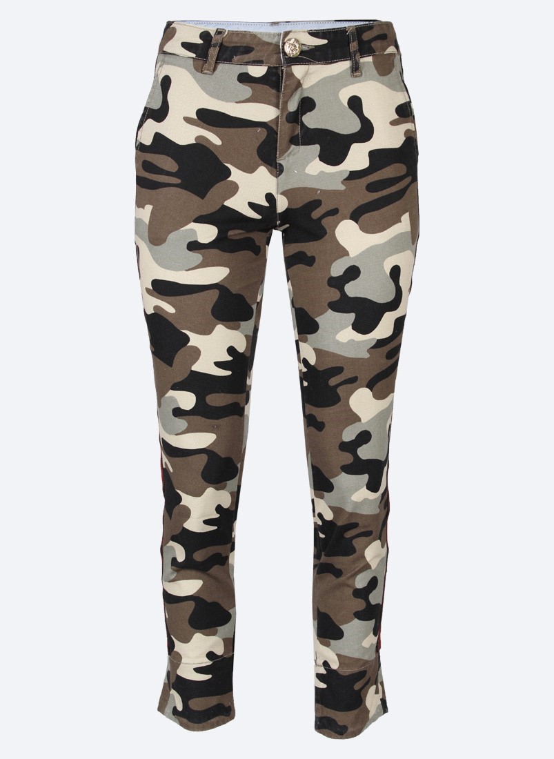 Pants with camouflage print