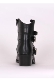 Leather boots with buckles