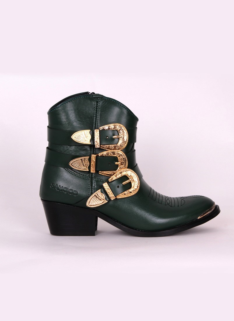 Leather boots with buckles