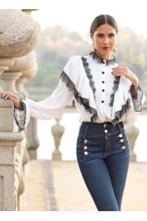 Camisa con volantes