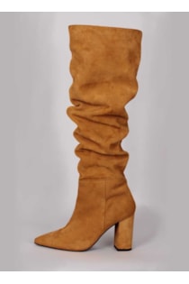 Bota cano alto enrugada