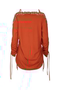 Blusa assimétrica com detalhes