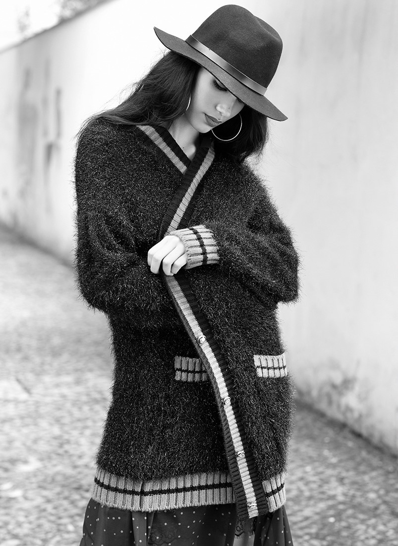 Coat with metallized tricot knit