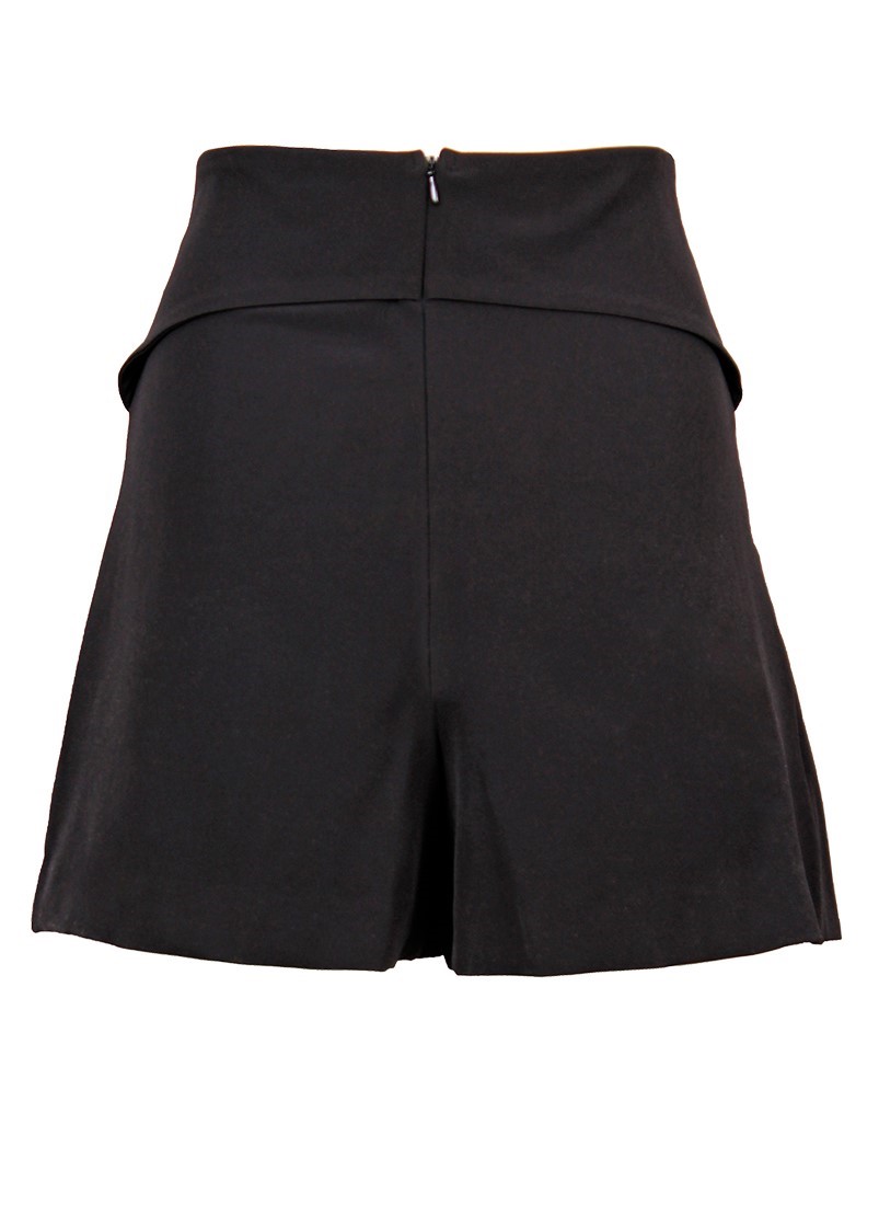 Shorts with pleated detail