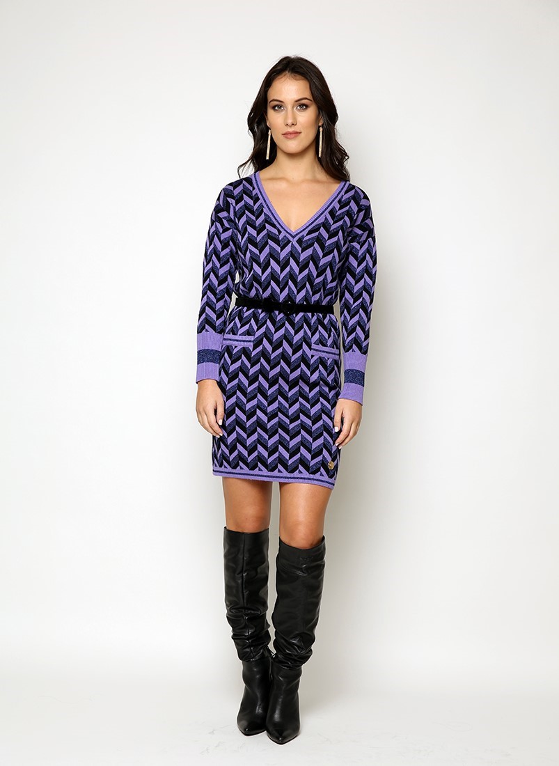 Vestido con escote pico con cinturón