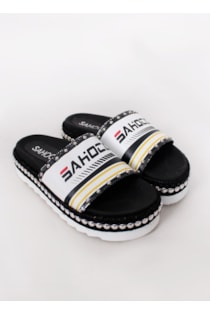 Flip-flopper con tachuelas