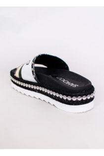 Flip-flopper con tachuelas