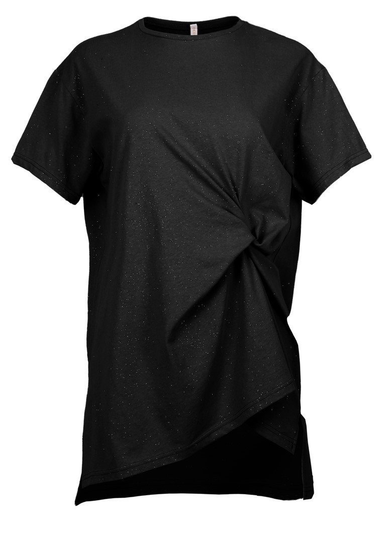 T-shirt with knot