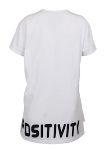 T-shirt com nó
