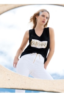 T-shirt com manga cava
