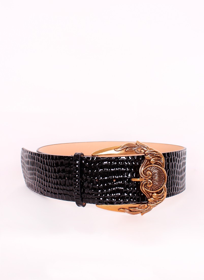  Crafted buckle belt