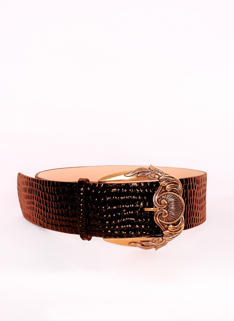  Crafted buckle belt